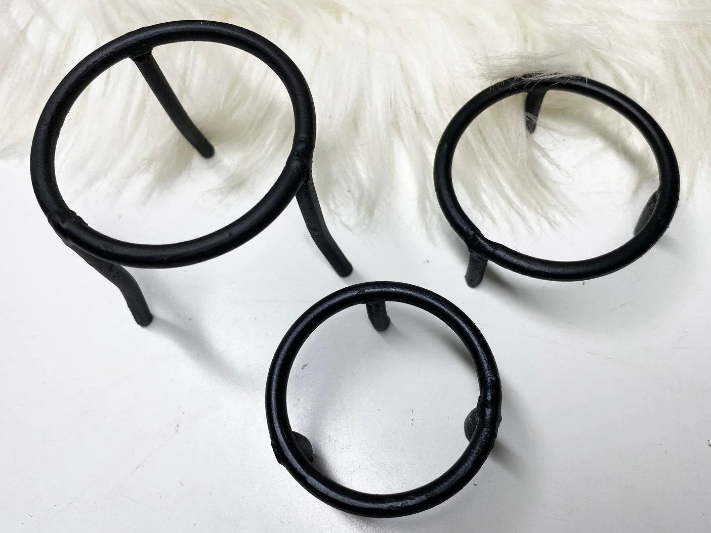 These simple black metal sphere stands are perfect for holding your favorite spheres or eggs.