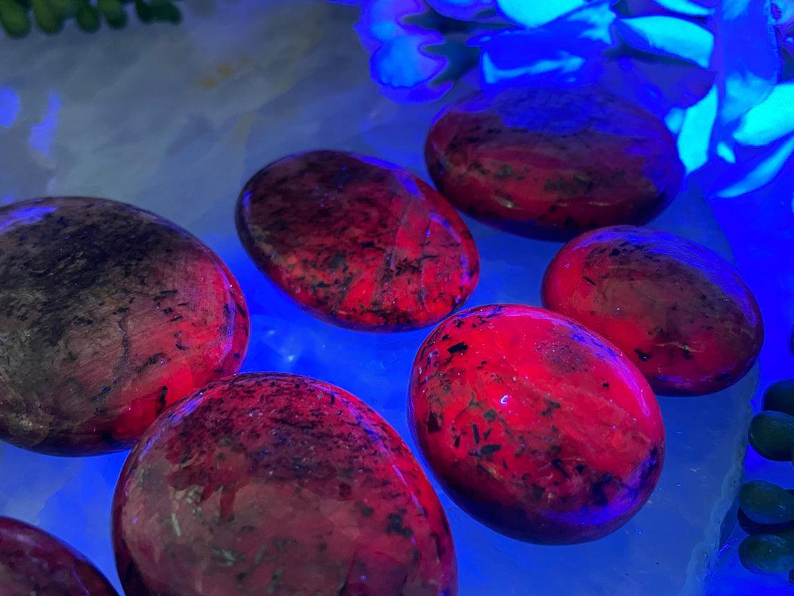 Indian-Star-Rubies-Under-UV-Light