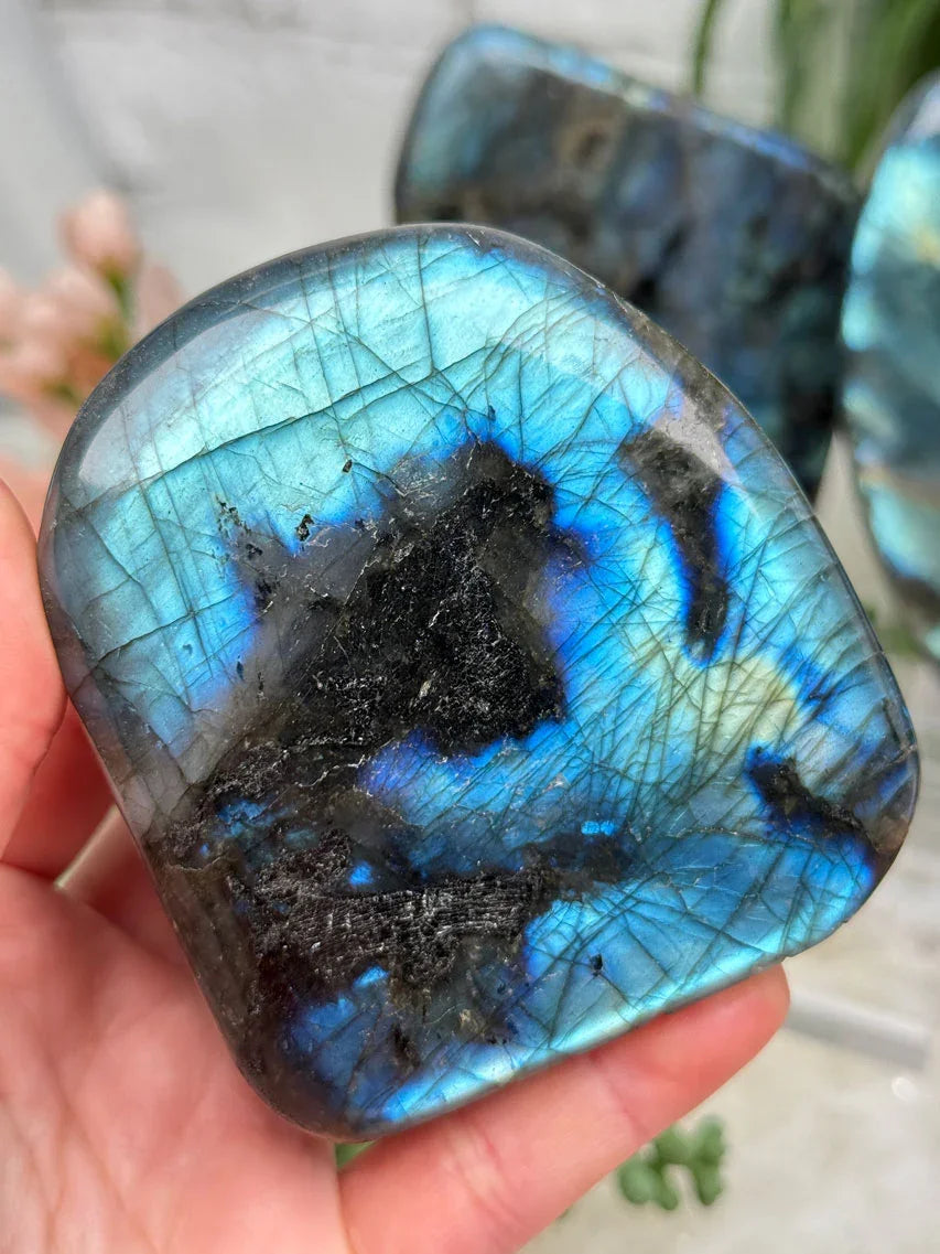 yellow-blue-green-labradorite