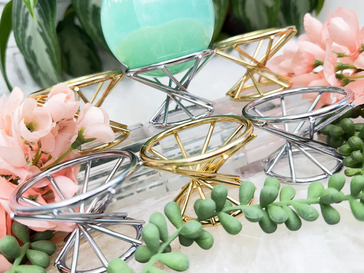 twisted-metal-crystal-sphere-stand