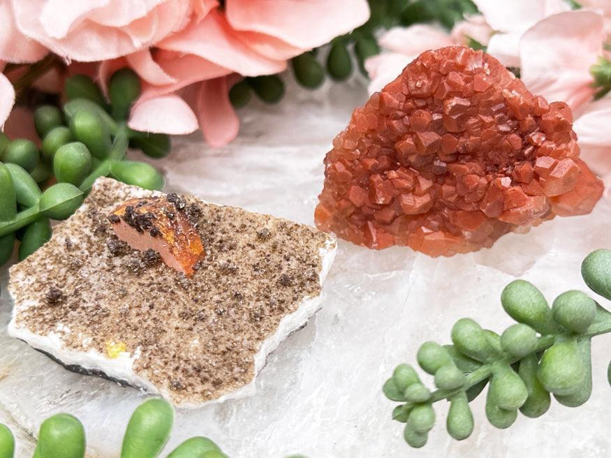 orange-crystal-specimens-wulfenite-calcite