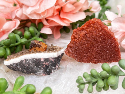 wulfenite-calcite-orange-crystals