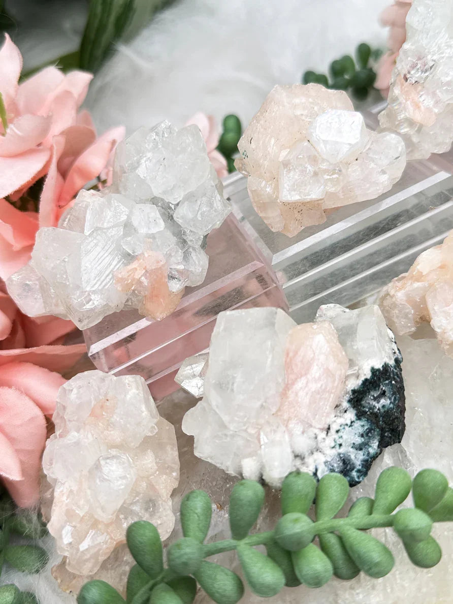 Small Apophyllite Heulandite