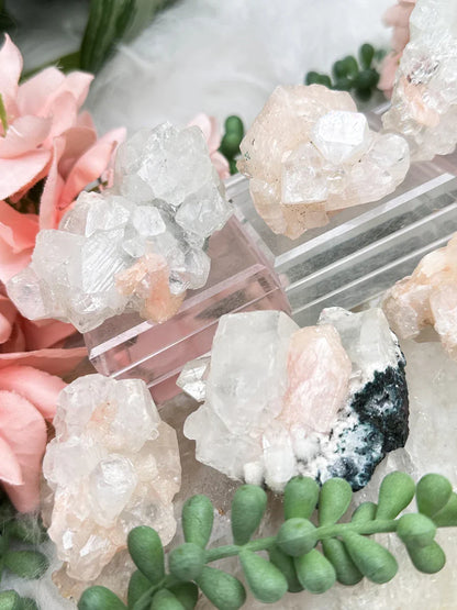 Small Apophyllite Heulandite