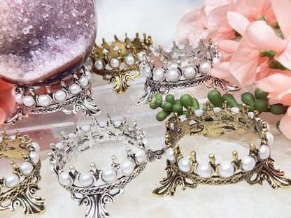 crystal-sphere-crown-stand