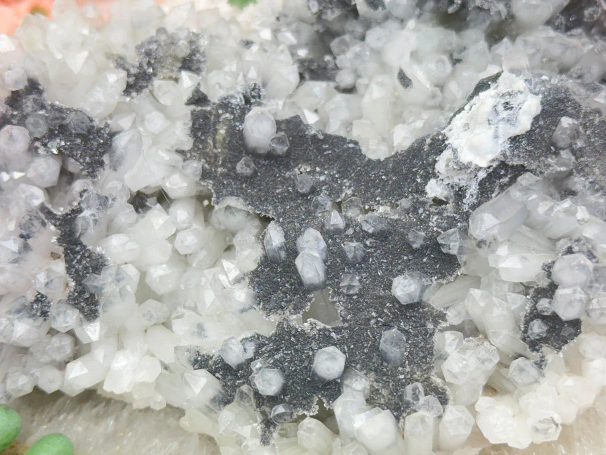 large-gray-white-dalnegorsk-russia-quartz-cluster