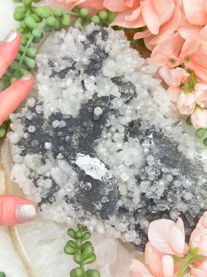large-gray-white-dalnegorsk-russia-quartz-cluster