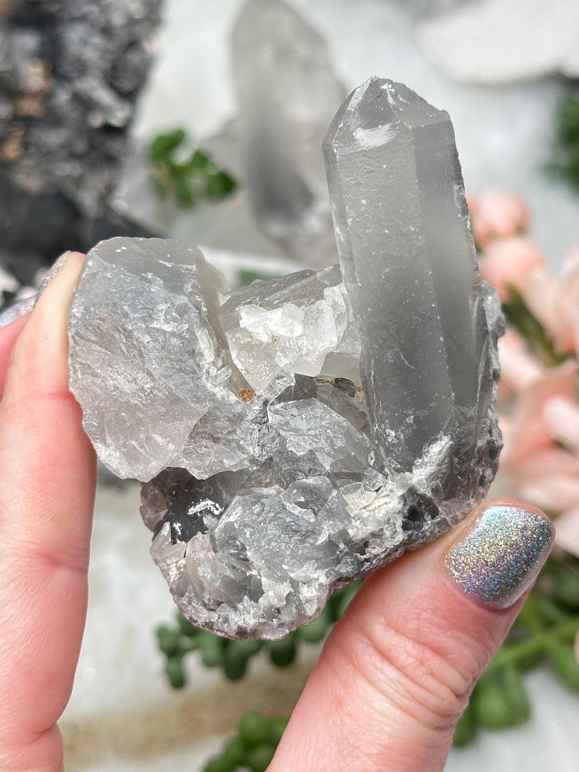 light-gray-quartz-cluster
