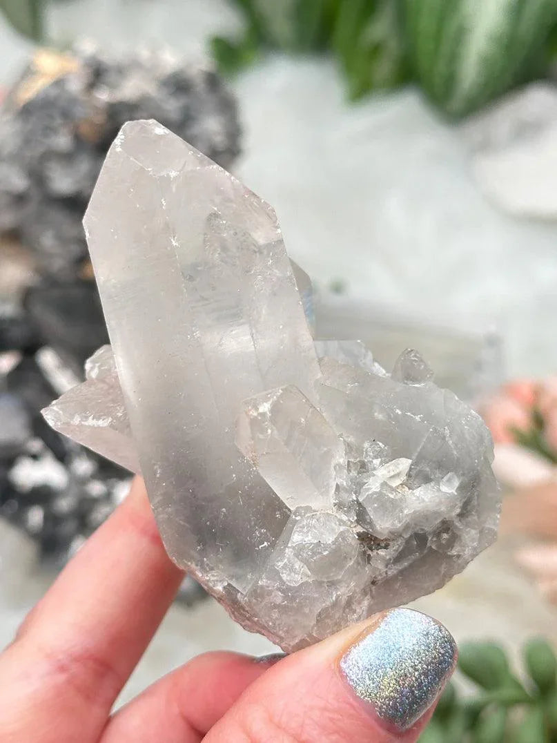 light-gray-quartz-cluster