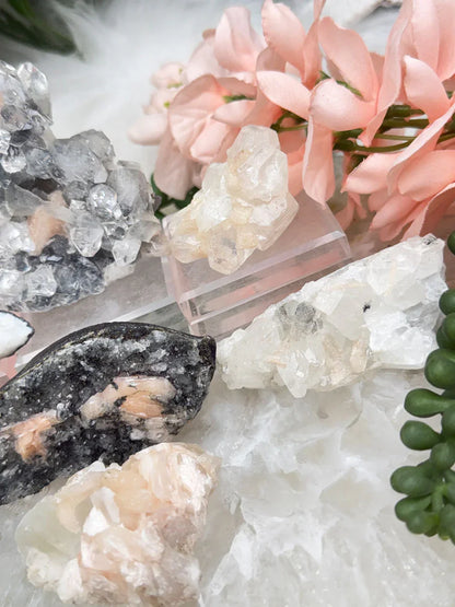 small-apophyllite-heulandite-crystal-clusters-white-gray