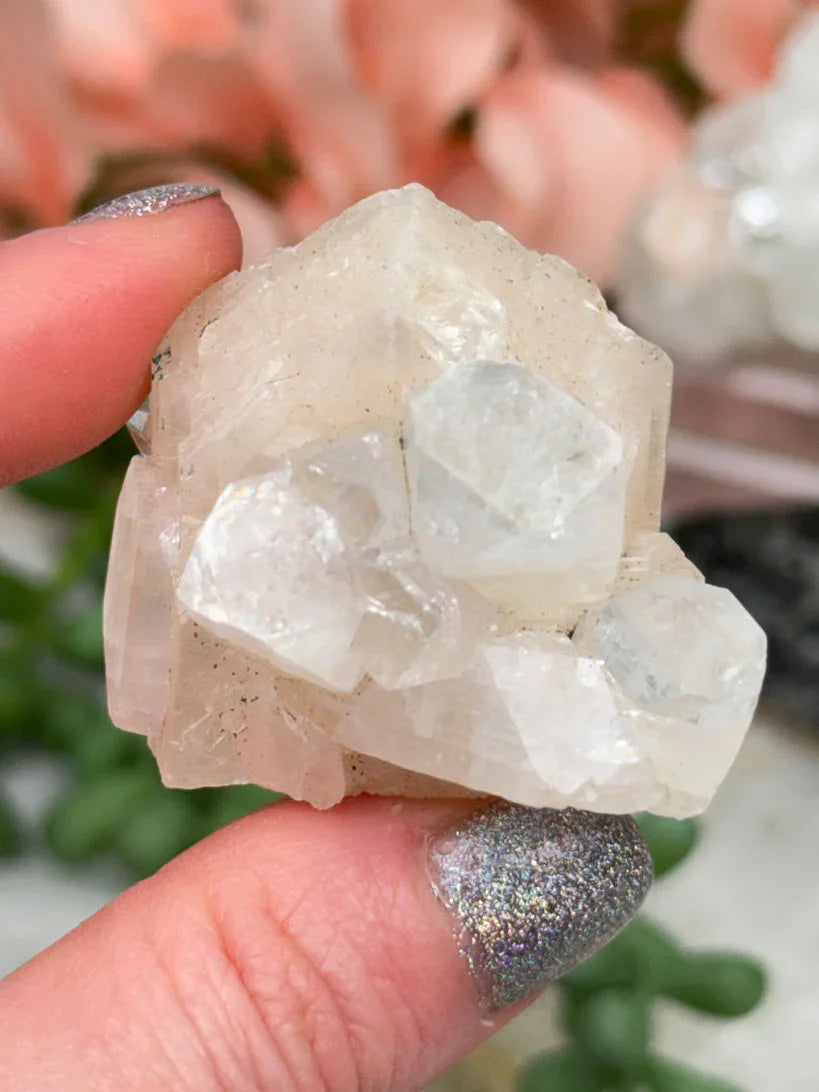 small-apophyllite-heulandite-crystal-clusters-white-gray