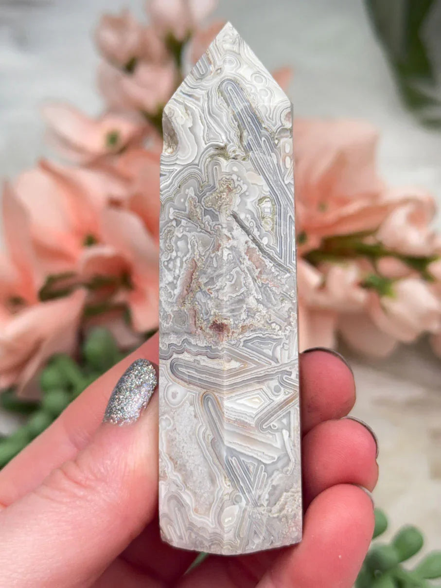 crazy-lace-agate-point-with-quartz-pockets