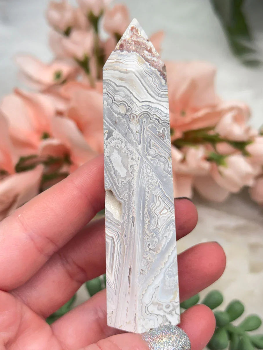 crazy-lace-agate-point-with-quartz-pockets
