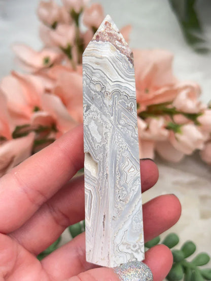 crazy-lace-agate-point-with-quartz-pockets