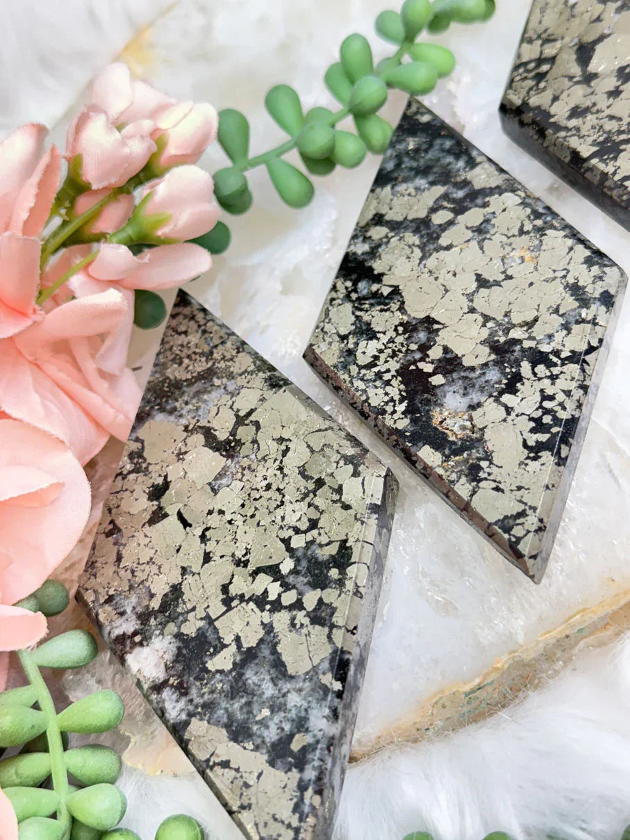 black-gold-pyrite-slabs