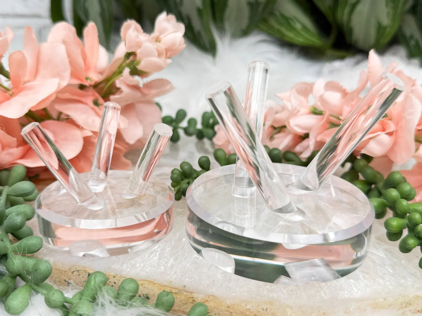 acrylic-prong-crystal-specimen-stand