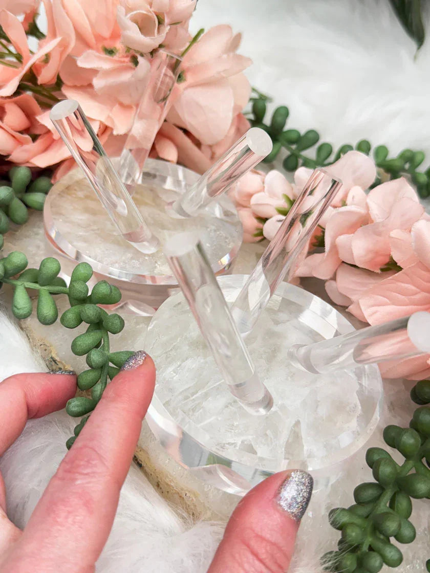 clear-acrylic-prong-sphere-stand