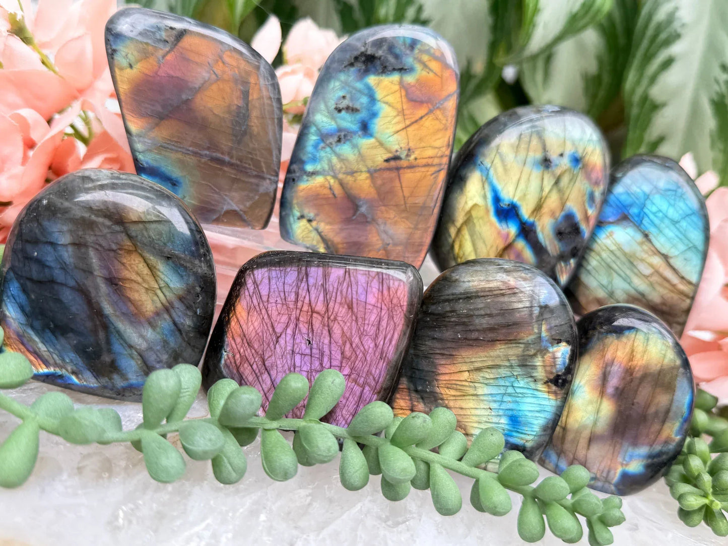 vibrant-colorful-flash-labradorite-crystals