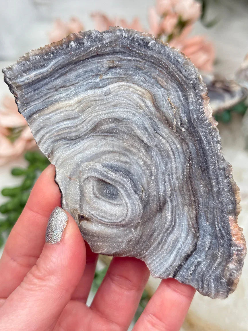 gray-chalcedony-banded-flower