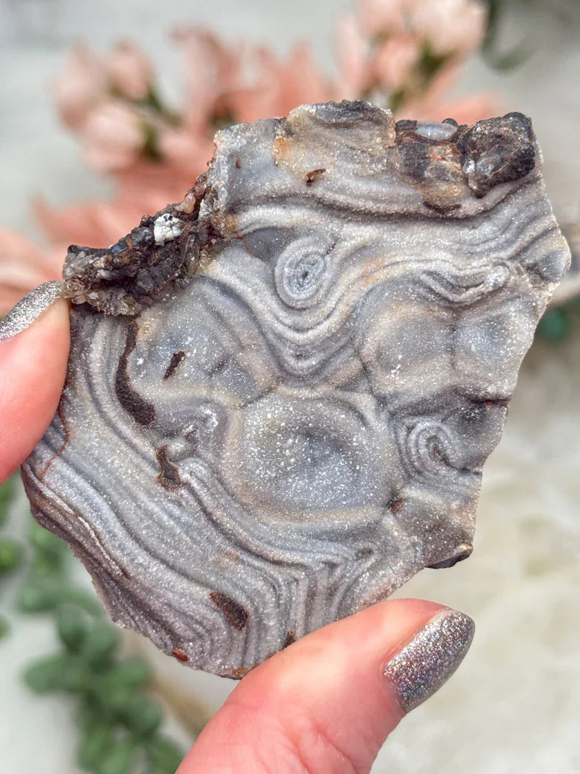 gray-chalcedony-banded-flower