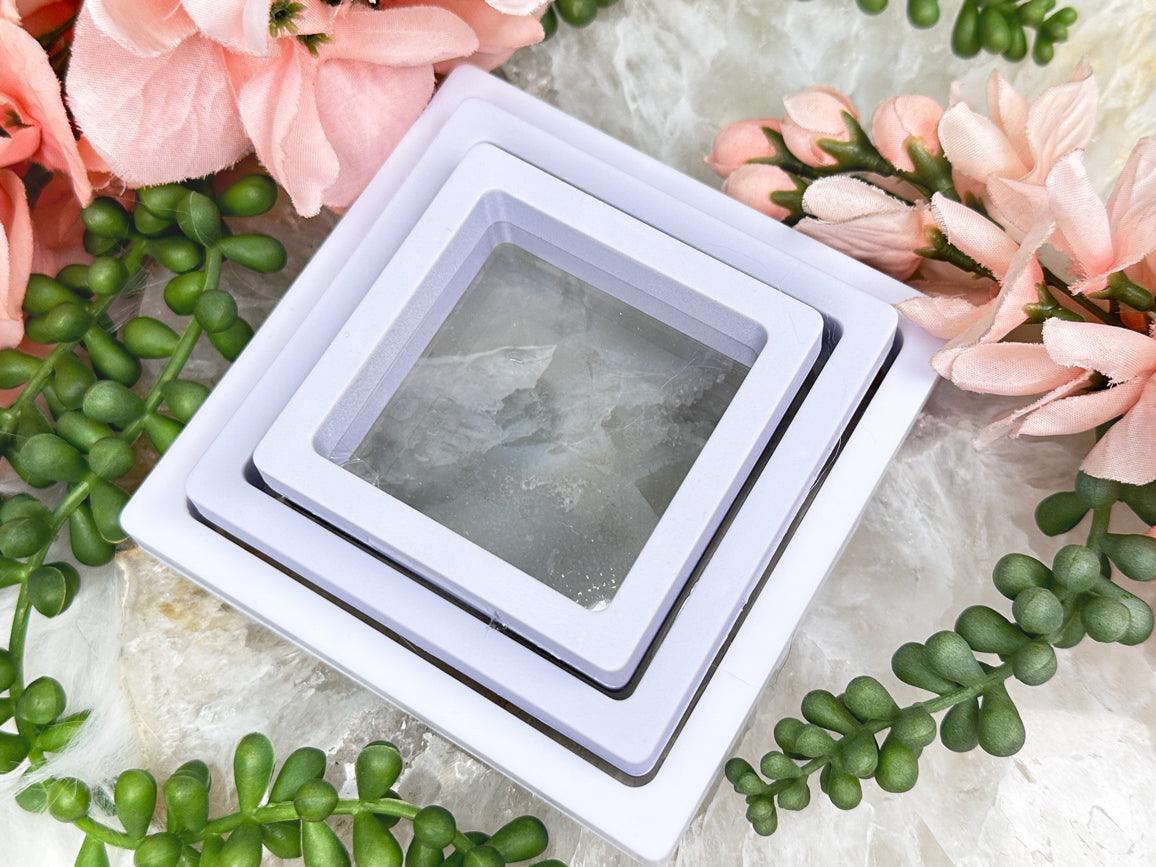 black-white-plastic-crystal-stands