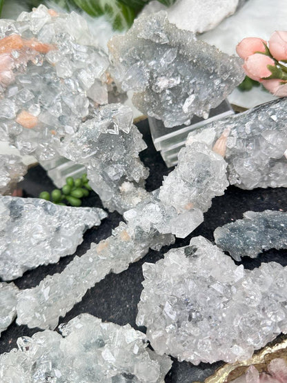 gray-apophyllite-clusters