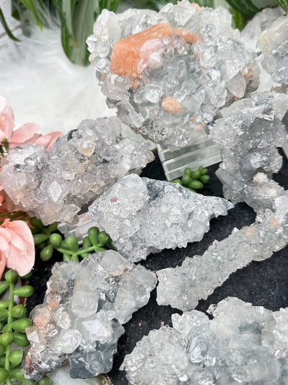 gray-apophyllite-clusters