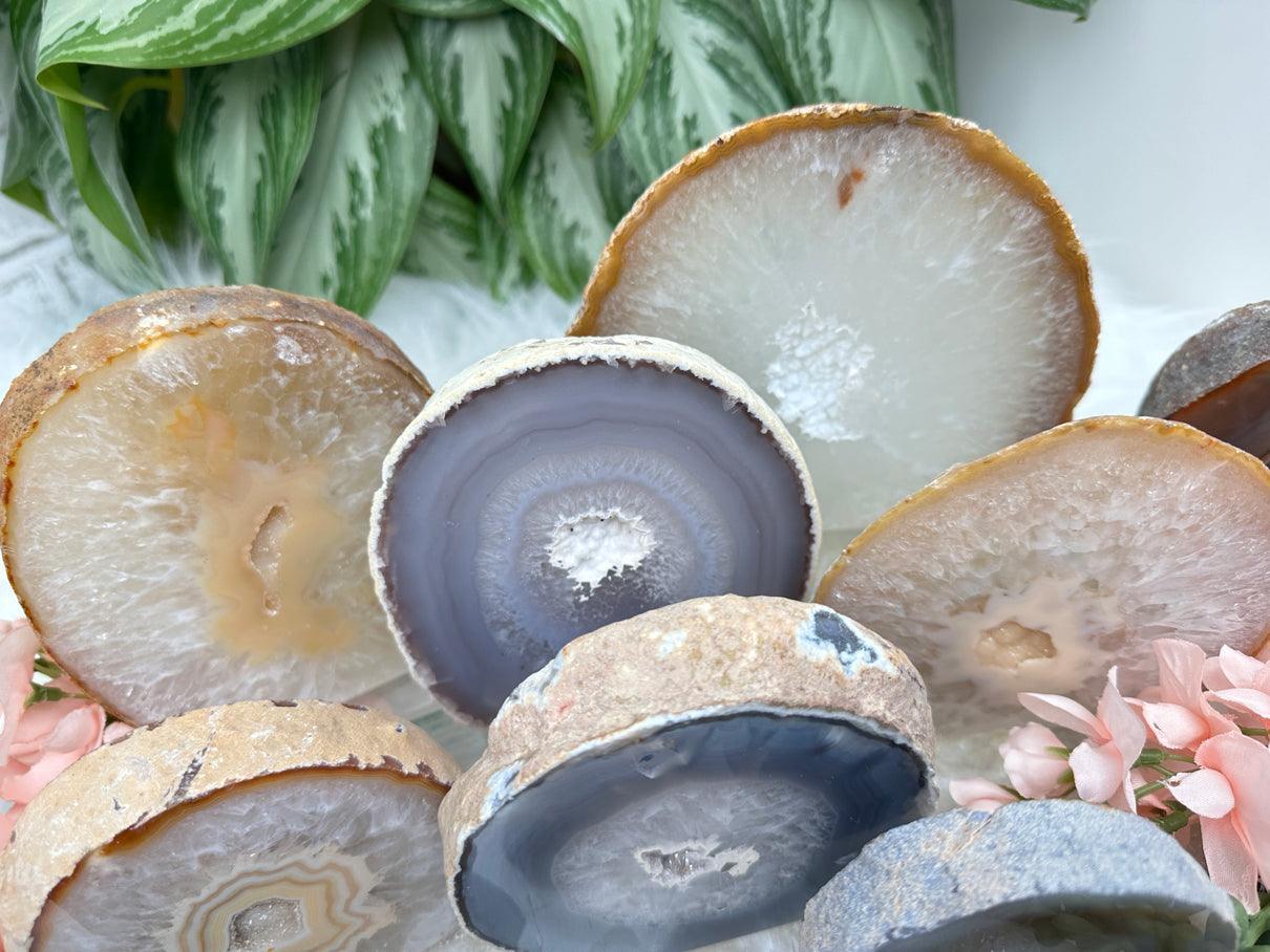 standing-agate-slice-crystals