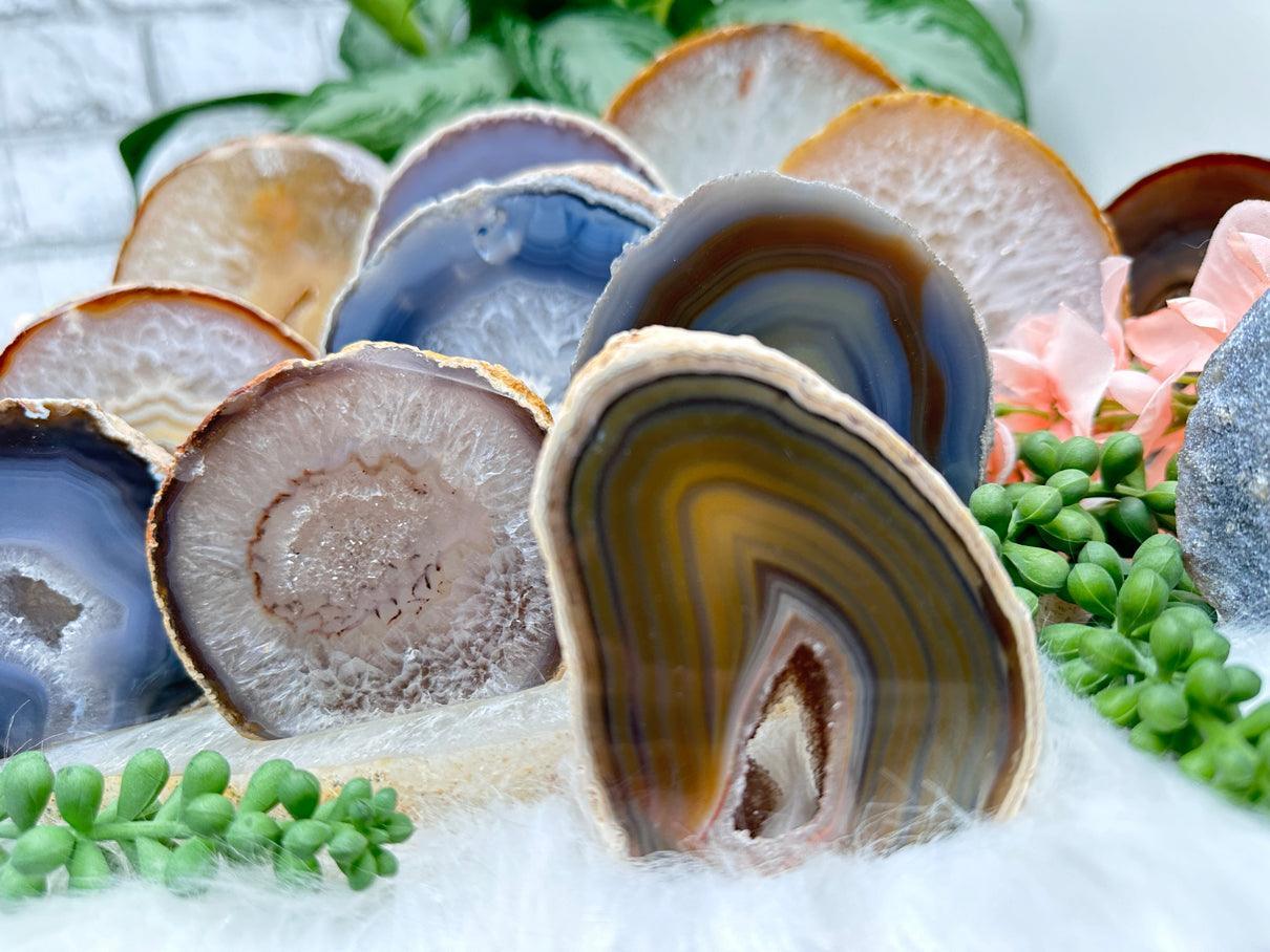standing-agate-slice-crystals
