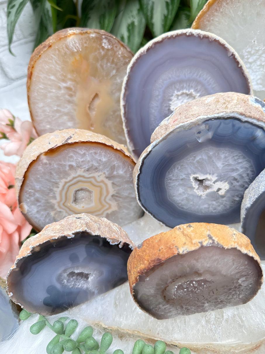 standing-agate-slice-crystals