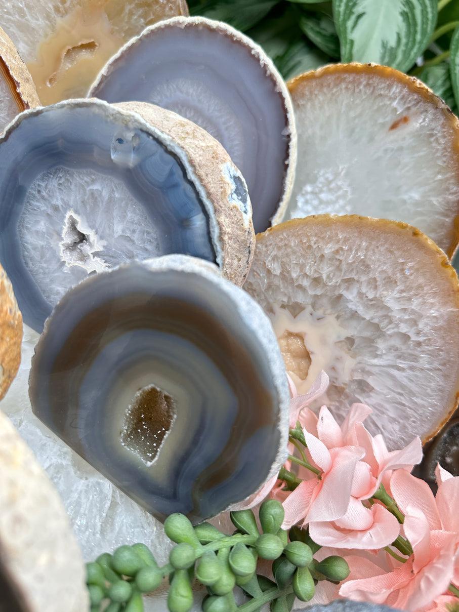 standing-agate-slice-crystals