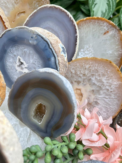 standing-agate-slice-crystals