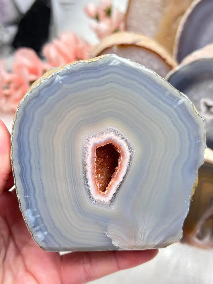 gray-standing-agate-slice