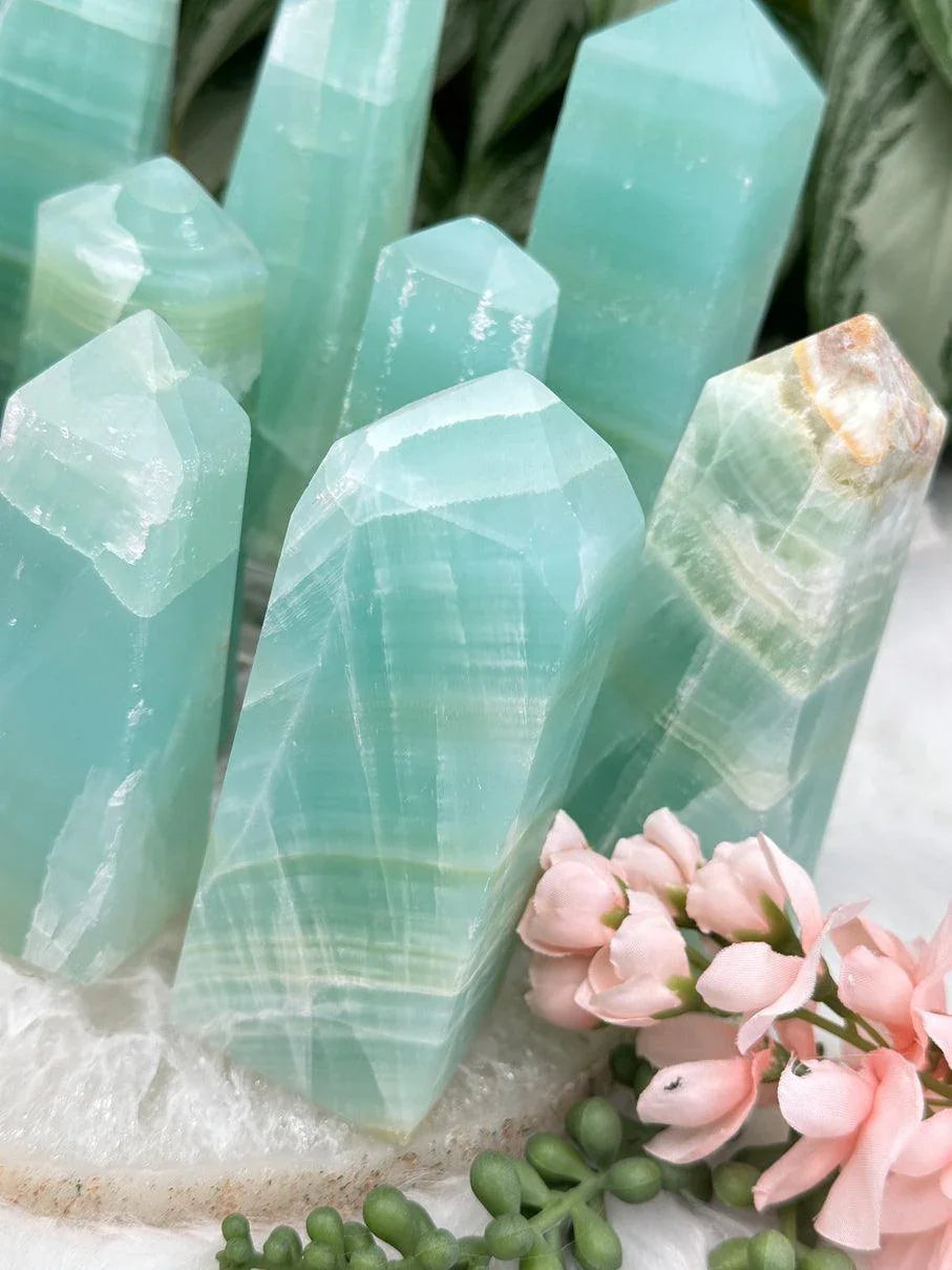 calcite-points-with-teal