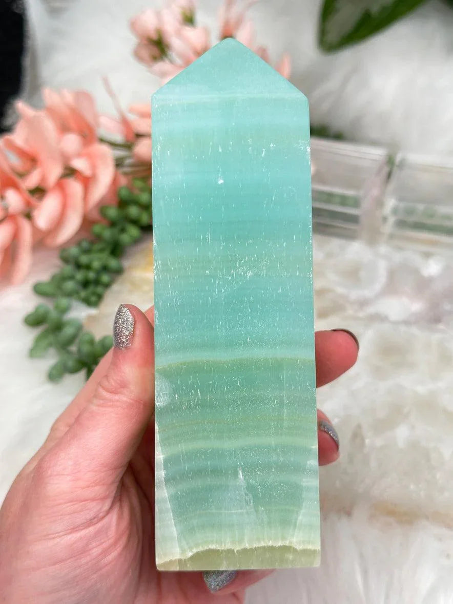 calcite-points-with-teal