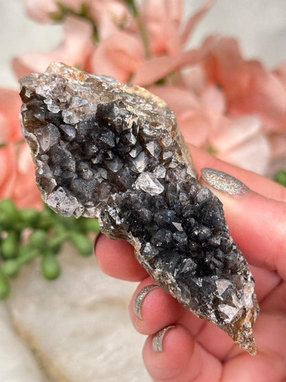Dark Quartz Clusters