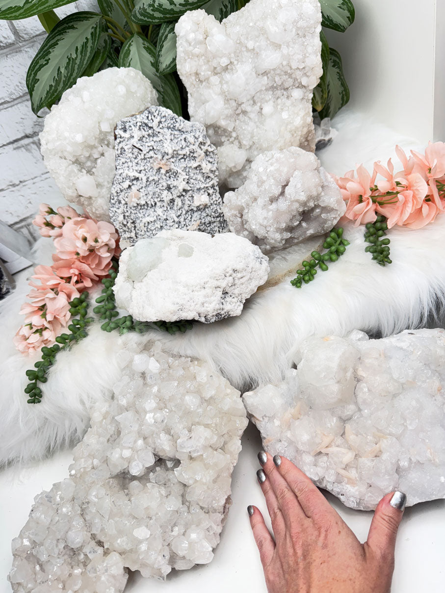 large-apophyllite-and-zeolite-crystals