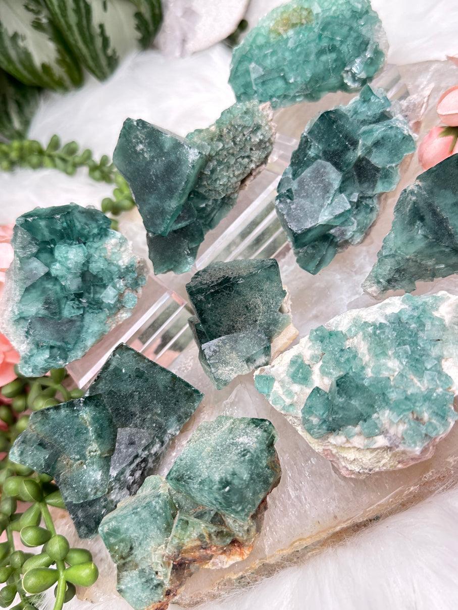 madagascar-green-fluorite-under-UV-light