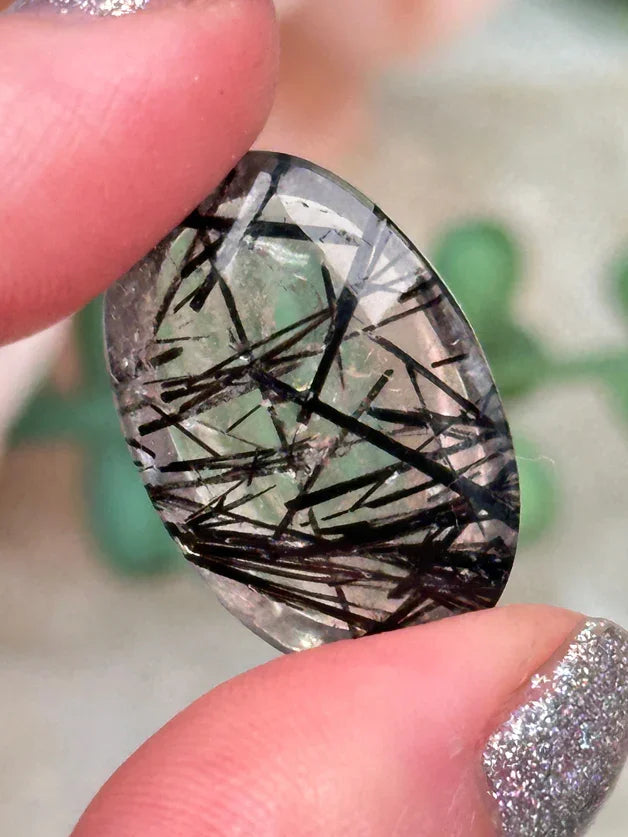 gray-garden-quartz-cabochon