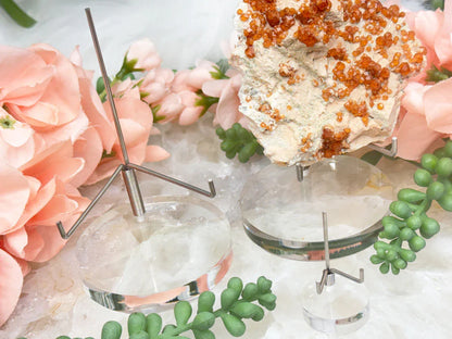 acrylic-metal-arm-crystal-specimen-stand