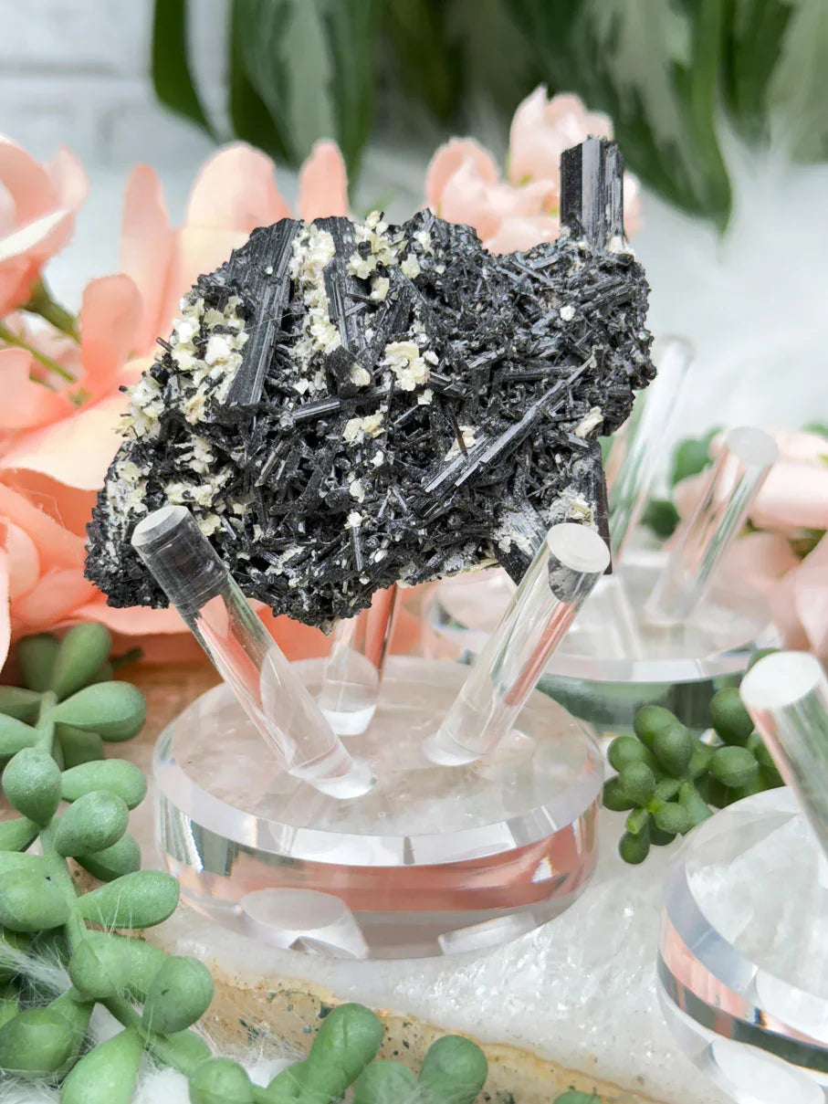 acrylic-prong-crystal-specimen-stand