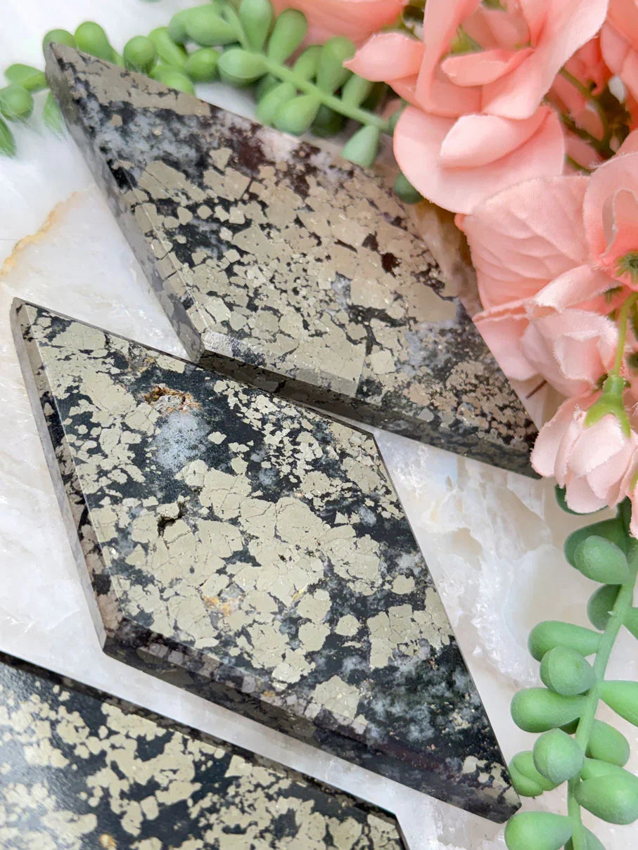 black-gold-pyrite-slabs