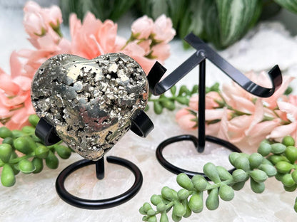 black-metal-crystal-heart-stands