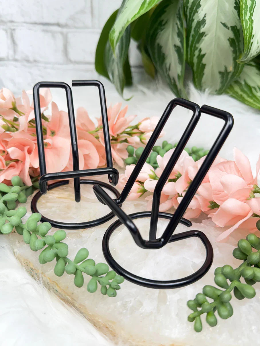 black-metal-crystal-stand