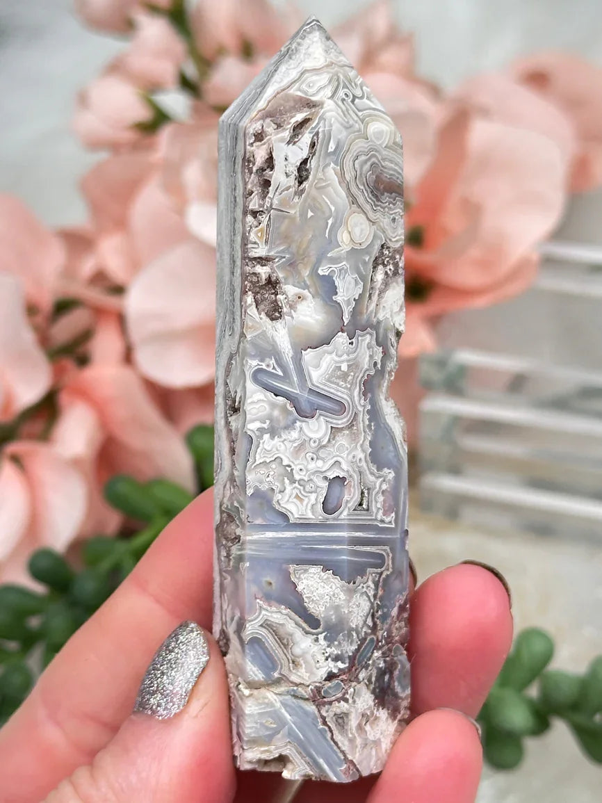 chalcedony-crazy-lace-agate-point