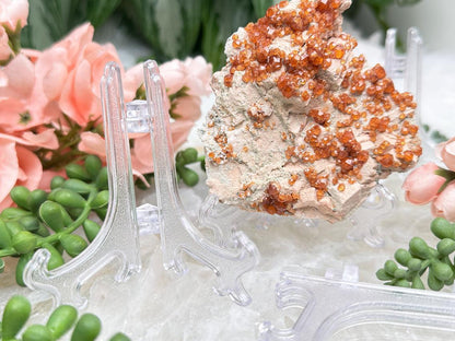 clear-plastic-easel-stand-for-crystals