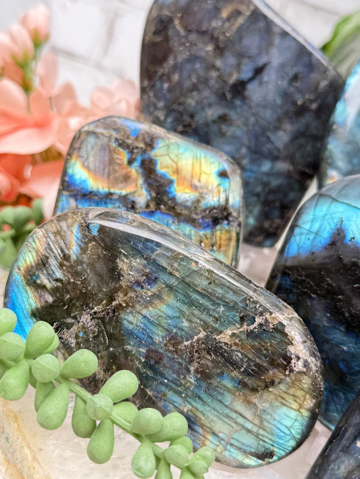 colorful-labradorite-crystals_b20ba737-292d-457d-b2f8-b0487986cbab