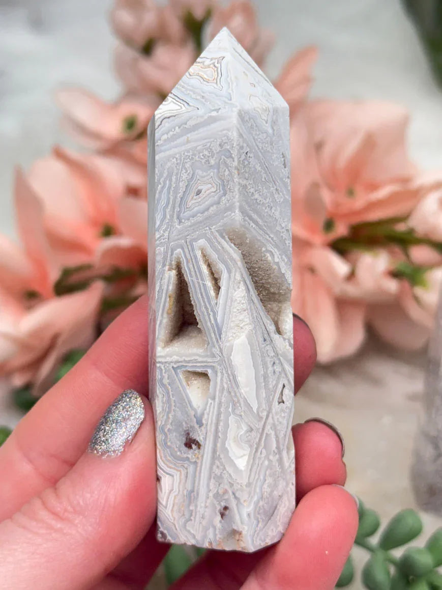 crazy-lace-agate-point-with-quartz-pockets