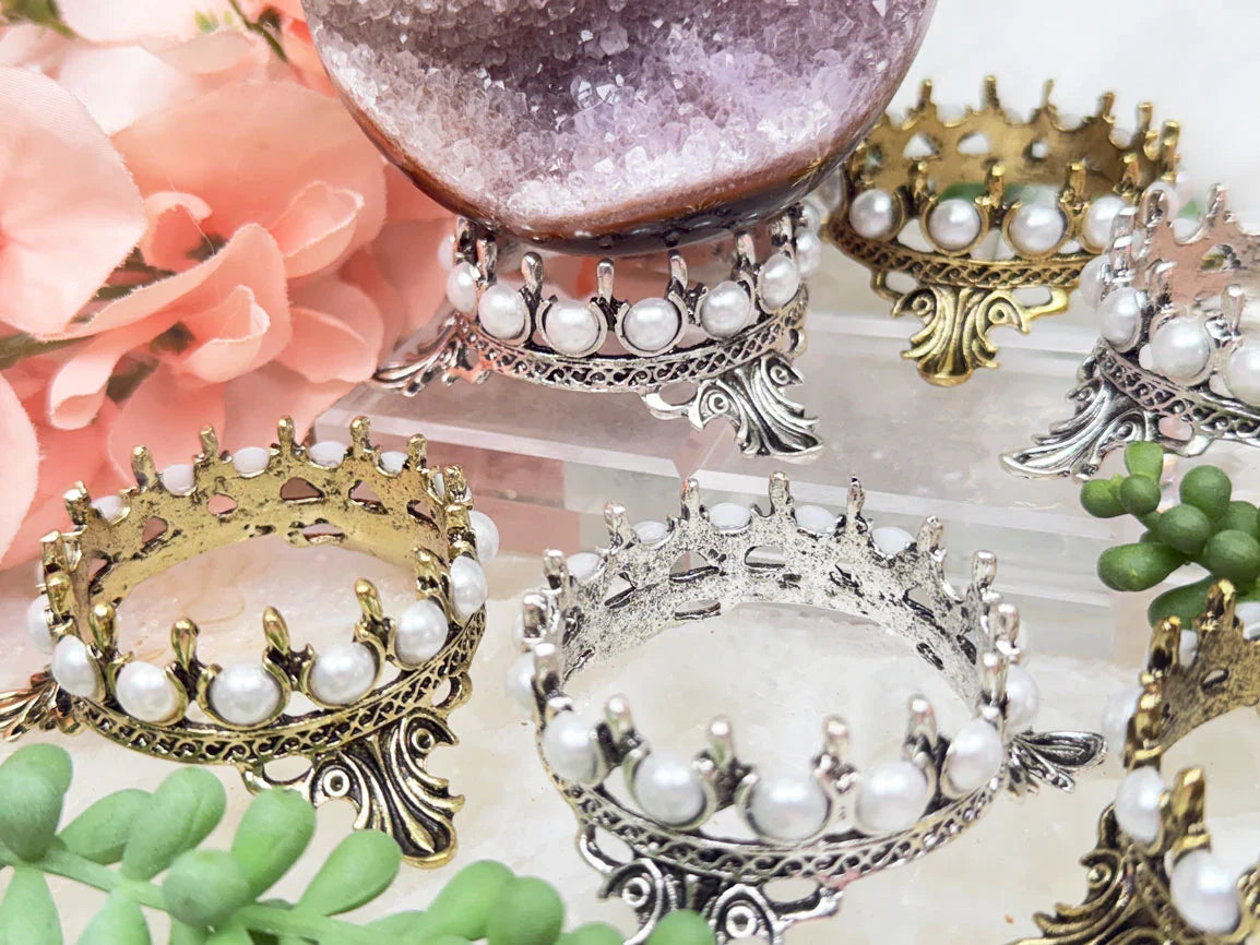 crystal-sphere-crown-stand