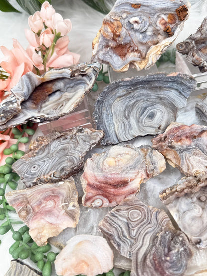 druzy-chalcedony-crystals-gray-pink-red